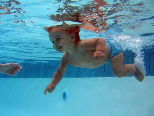 Когда можно начинать водить ребенка в бассейн