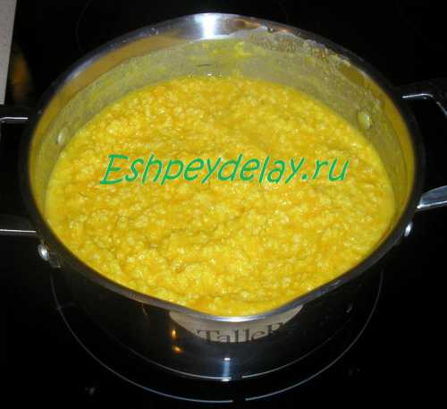 На слабом огне через минут каша с тыквой будет готова