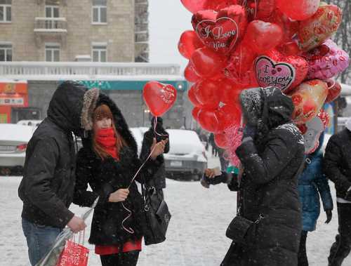 Если вы с мужем любите активные занятия, подумайте о том, чтобы сходить в поход, на скалодром, заказать экскурсию на катере