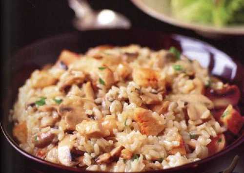 Важно не забывать пока готовите рис не давайте остыть грибам, держите их в тепле